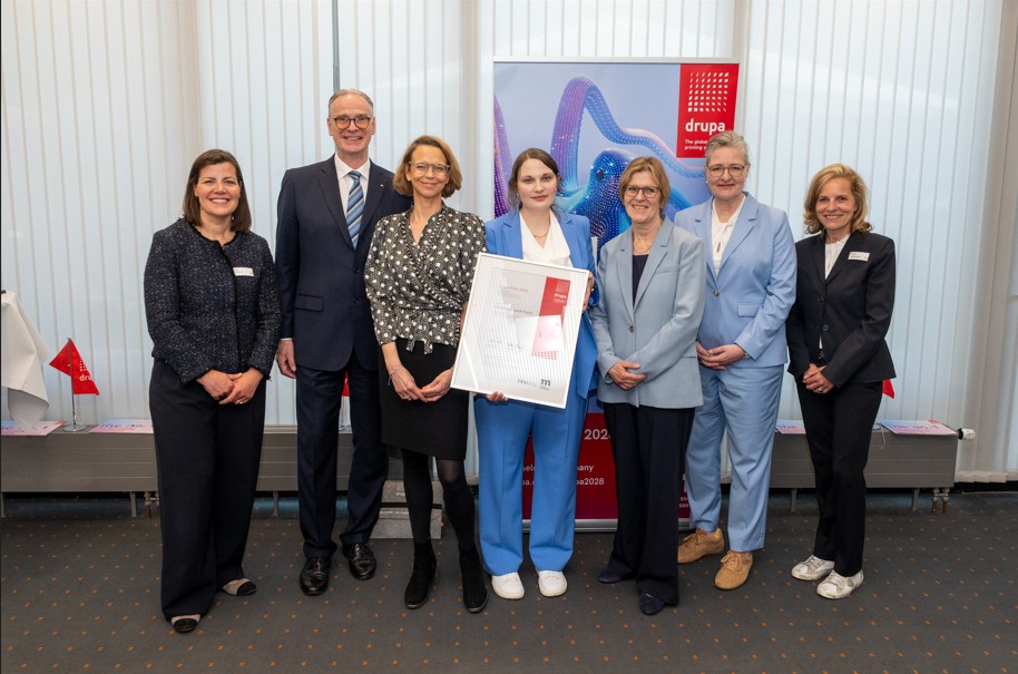 Christina Slopek-Hauff receives the drupa Prize 2026