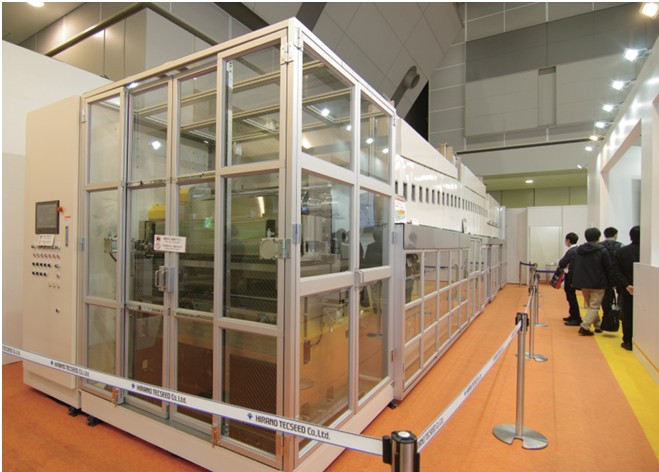The first publicly disclosed mass‑production coating machine for flexible perovskite solar cells with a maximum coating width of 1,000 mm