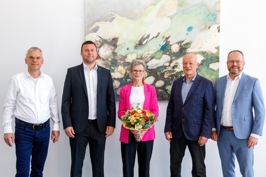 LAUDA HONORS BIRGIT LITTMANN-BREUER FOR 40 YEARS OF SERVICE